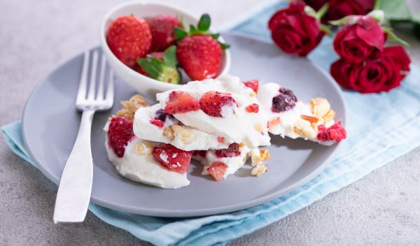 frozen yoghurt met aardbeien
