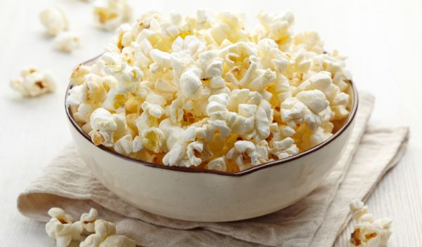 popcorn in een kom